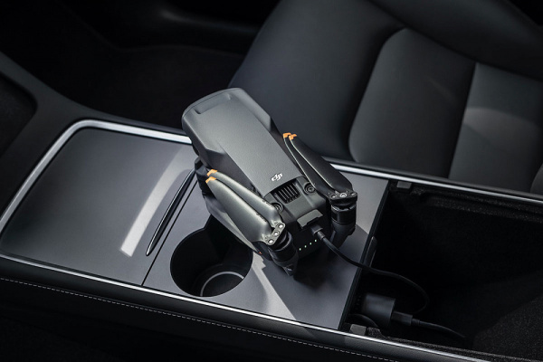 Автомобильное зарядное устройство DJI 65 Вт фото в интернет-магазине flywares.ru