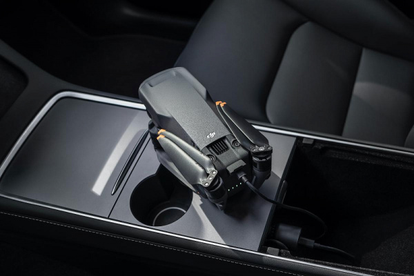 Автомобильное зарядное DJI Mavic 3 / Mini 3 Pro / Avata - Car Charger (65W) (оригинал) фото в интернет-магазине flywares.ru
